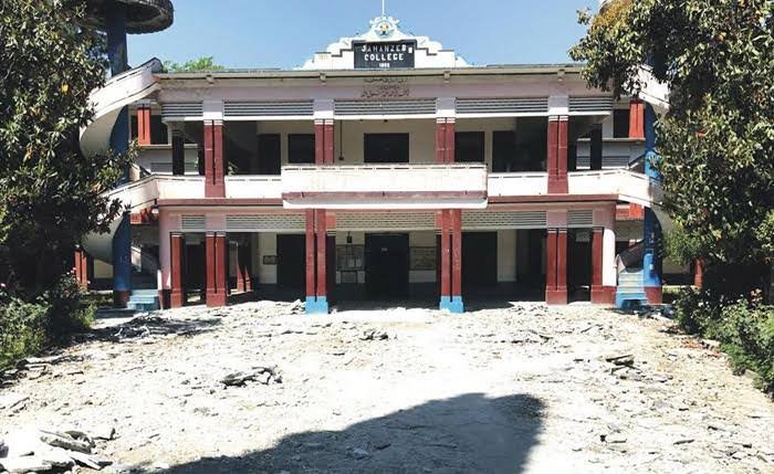 جہانزیب کالج عمارت زیر تعمیر ہونے سے طلبہ شدید سردی میں کھلے آسمان تلے امتحا ن دینے پر مجبور