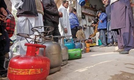 پیٹرول کے بعد ایل پی جی کی فی کلو قیمت میں 10 روپے 38 پیسے کا اضافہ