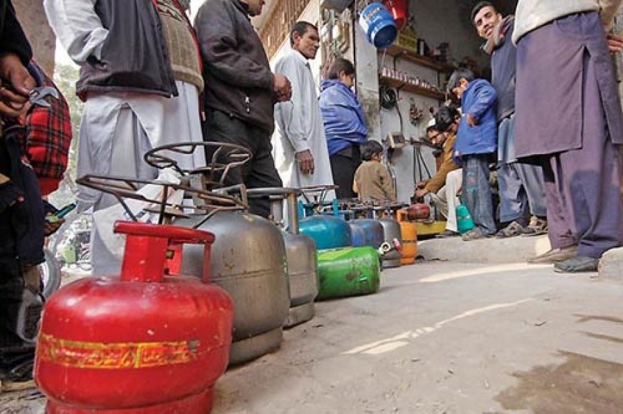 پیٹرول کے بعد ایل پی جی کی فی کلو قیمت میں 10 روپے 38 پیسے کا اضافہ