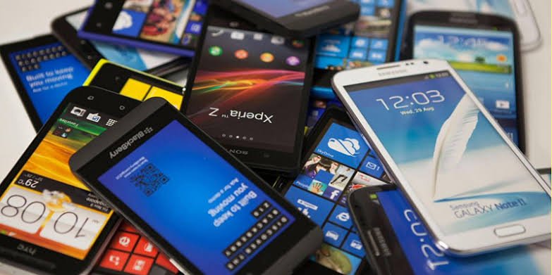 خوشخبری ، 100ڈالر کے موبائل فون پردرآمد ڈیوٹی 200روپے کردی گئی
