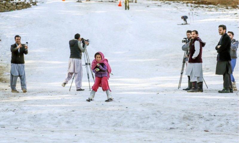 سوات کی 9 سالہ معذور لڑکی  کا اسکیئنگ کے ساتھ  دلی محبت