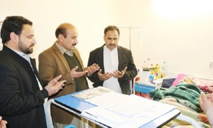 فضل حکیم کا سیدو شریف ہسپتال کا اچانک دورہ،  انتظامات کا جائزہ