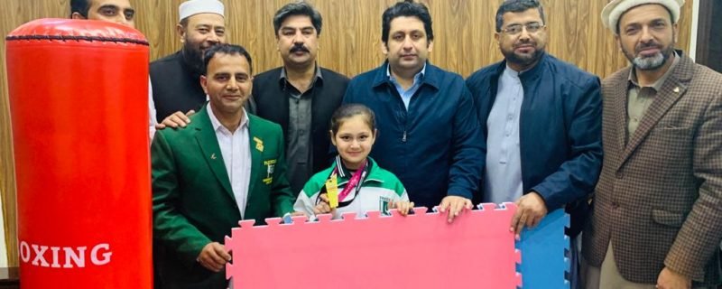 وزیر اعلی محمود خان کا ننھی تائیواکوانڈو چیمپئن عائشہ سے کیا گیا وعدہ پورا کردیا