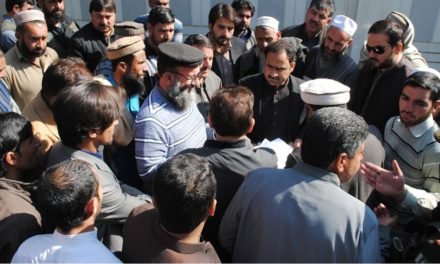 چیئرمین ڈیڈیک سوات فضل حکیم خان کا  سوئی گیس دفتر کا اچانک دورہ