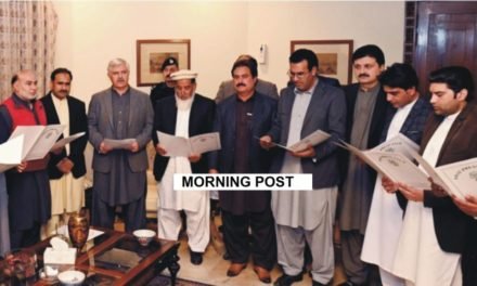سوات پریس کلب کے نو منتخب کابینہ اراکین سے وزیر اعلی نے حلف لے لیا