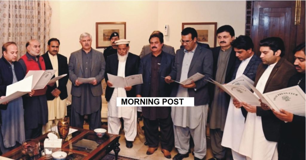 سوات پریس کلب کے نو منتخب کابینہ اراکین سے وزیر اعلی نے حلف لے لیا
