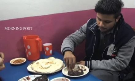 جاتی سردی رکنے سے  سوات کے گرما گرم چپلی کباب کی مانگ میں اضافہ،دوکانوں پرلوگوں کا رش