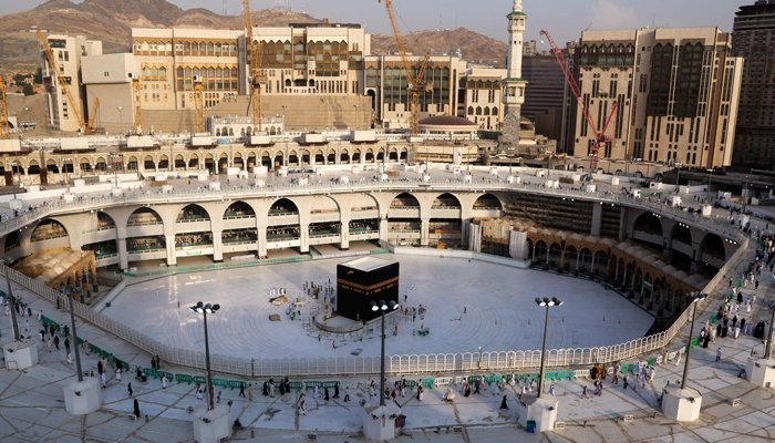 سعودی عرب حکومت نے  خانہ کعبہ کے طواف اور عمرہ کی اجازت دے دی