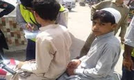 سوات، کمسن اور  بغیر ہیلمٹ موٹر سائیکل سواروں کے خلاف  کریک ڈاؤن،  440موٹرسائیکلیں بند