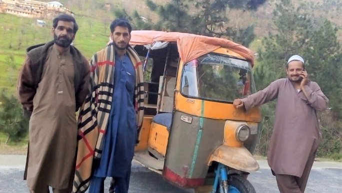 کراچی سے ضلع شانگلہ تک کا سفر رکشے پر