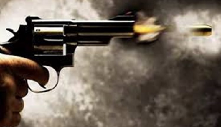 مینگورہ،فیض آباد میں پولیس اہلکار نے فائرنگ سے 3 راہگیروں سمیت 5 افراد کو شدید زخمی کردیا