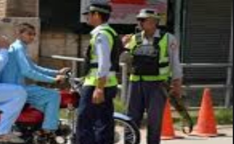 خیبرپختونخوا میں ٹریفک کے بڑھتے حادثات,ٹریفک پولیس نےنیا فارمولا تیارکرلیا