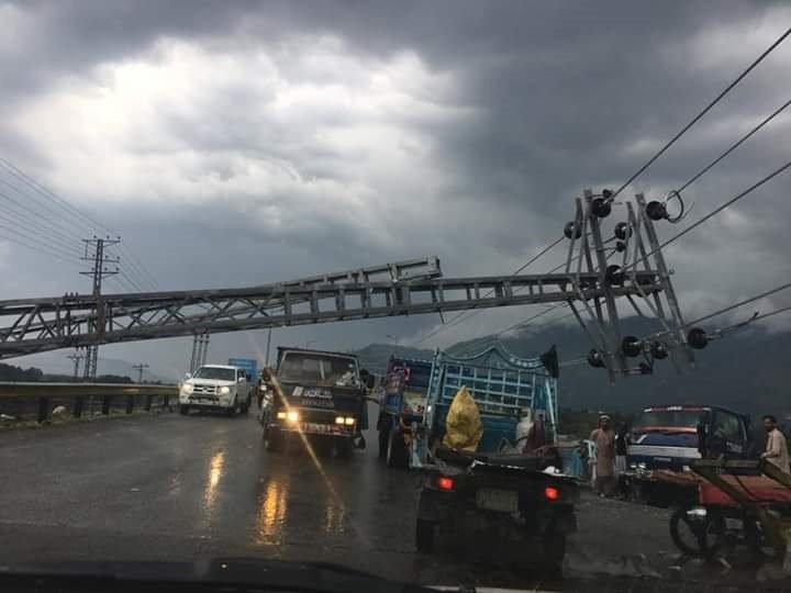 سوات : ژالہ باری، آندھی اور بارشوں نے تباہی مچادی