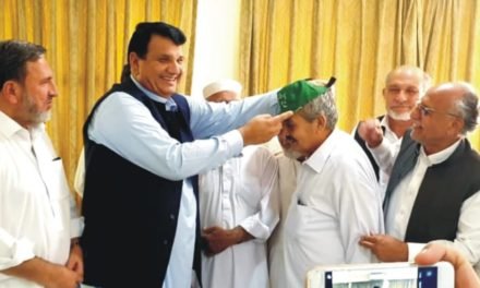 سوات، قومی وطن پارٹی کا اہم کارکن  پاکستان مسلم لیگ ن میں شامل