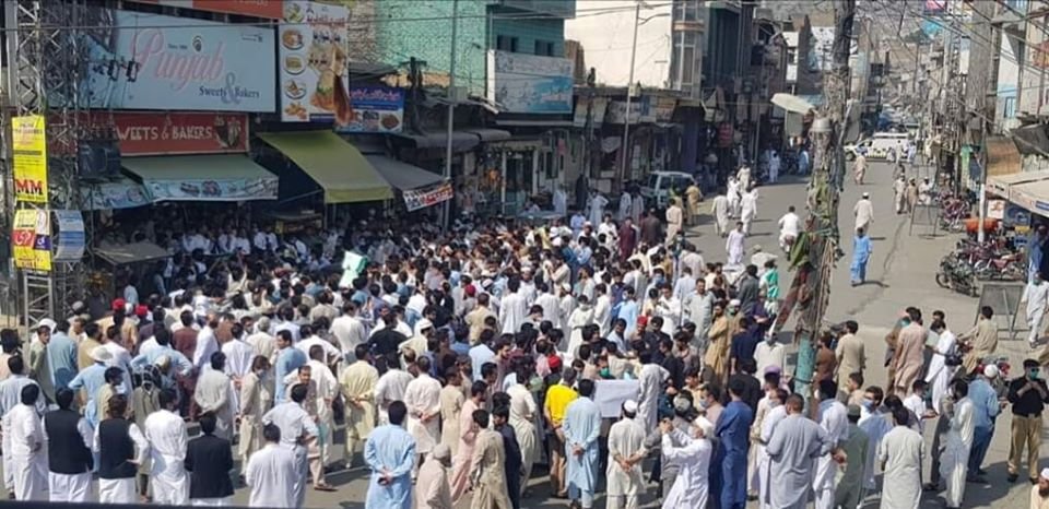 سوات سول سوسائیٹی کا عامر تہکال پر تشدد کے خلاف سخت احتجاجی مظاہرہ