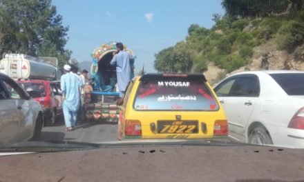 سوات: لنڈاکے چیک پوسٹ پر بدترین ٹریفک جام، بیمارلوگوں ، خواتین اور بچوں کو شدید مشکلات کا سامنا