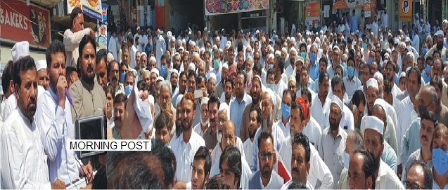 سوات مینگورہ میں سرکاری ملازمین کا اپنے حقوق کے لیے احتجاجی مظاہرہ