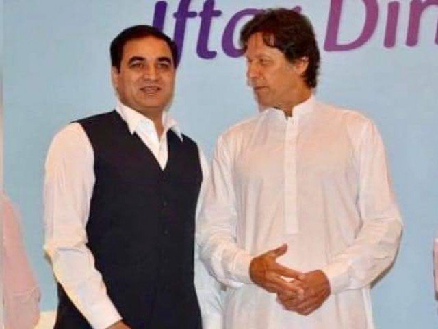 پی ٹی آئی خیبر پختونخوا کے رہنما ملک طاہر اقبال نامعلوم افراد کی فائرنگ سے جاں بحق