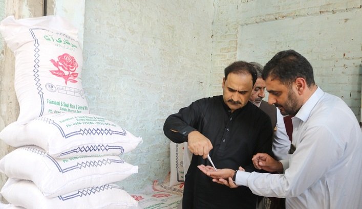 سوات، آٹے کے معیار میں فرق یا ملاوٹ پر آٹا ڈیلروں کیخلاف سخت کارروائی کا حکم