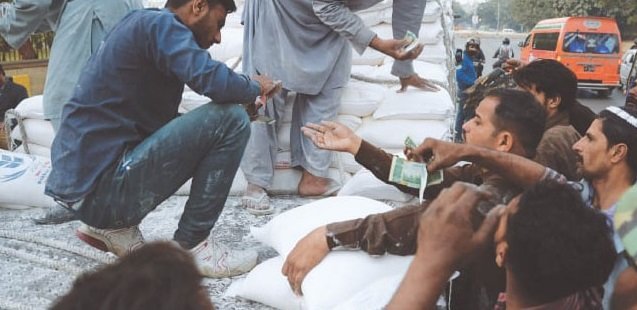مینگورہ کے بازاروں میں آٹا نایاب شہری دکانوں پر خوار