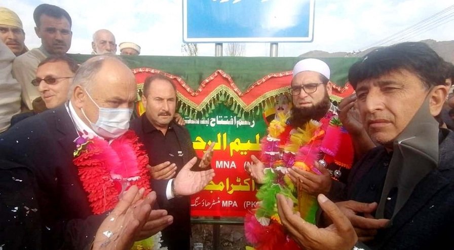 سوات تحصیل بابوزئی  میں 6 کلومیٹر گیس پاٸپ لاٸن  منصوبے کا افتتاح