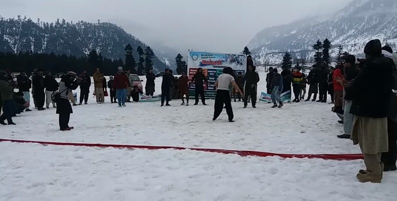 سوات برف پوش وادی کالام میں سنو کبڈی ٹورنامنٹ کا میلہ سج گیا