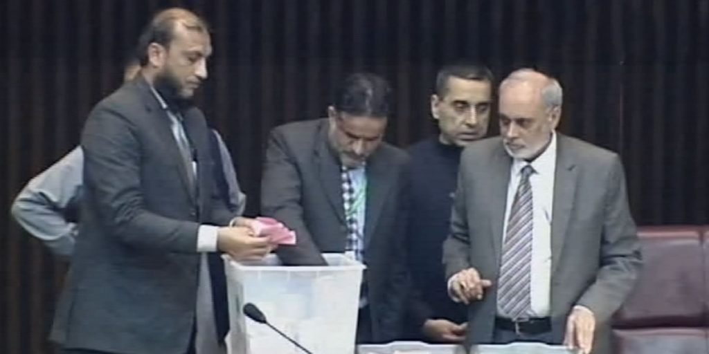 سینیٹ انتخابات: پولنگ کا عمل مکمل ہونے کےبعد گنتی شروع