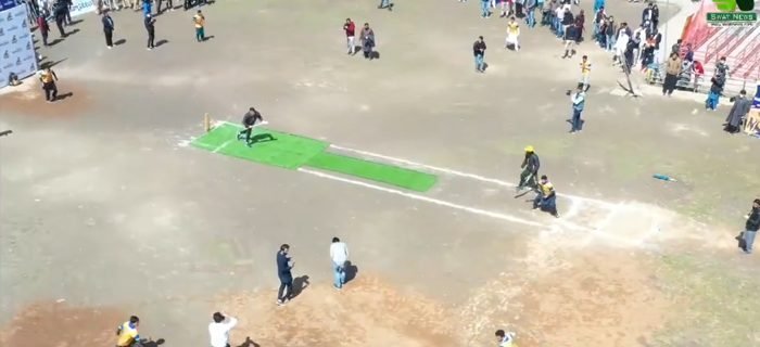 ملم جبہ میں پشاور زلمی کے کھلاڑیوں کا مقامی بچوں کے ساتھ دوستانہ میچ