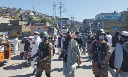 خیبر پختونخوا میں ایس اوپیزکیخلاف ورزی پرپاک فوج کی کاروائی،300 شہری گرفتار