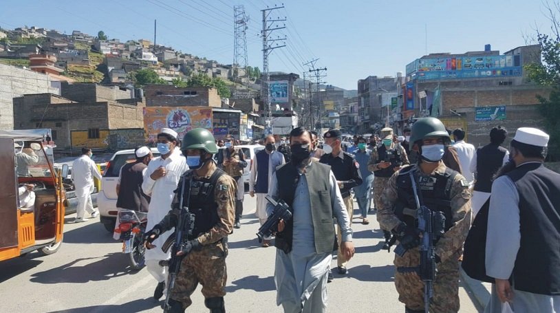 خیبر پختونخوا میں ایس اوپیزکیخلاف ورزی پرپاک فوج کی کاروائی،300 شہری گرفتار