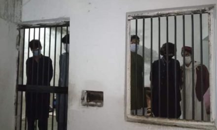 سیدوشریف پولیس نے کالج کالونی میں کار سکریچنگ کرنے والے اوباش نوجوانوں کو پکڑلیا