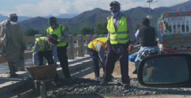 سوات،ایوب پل مسافروں کے لئے پل صراط بن گیا، مسافروں کا برا حال