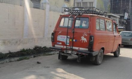 پشاور : پرانی بسوں اور ویگنوں کو مرحلہ وار سکریپ کرنے کا سلسلہ جاری
