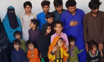 سوات پولیس نے درجنوں پیشہ ور گداگر خاندانوں کو ضلع بدر کردیا