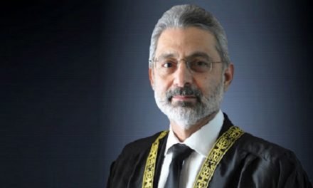 حکومت نے ہماری زندگی تباہ کرنے کی ٹھان لی ہے، جسٹس فائزعیسیٰ