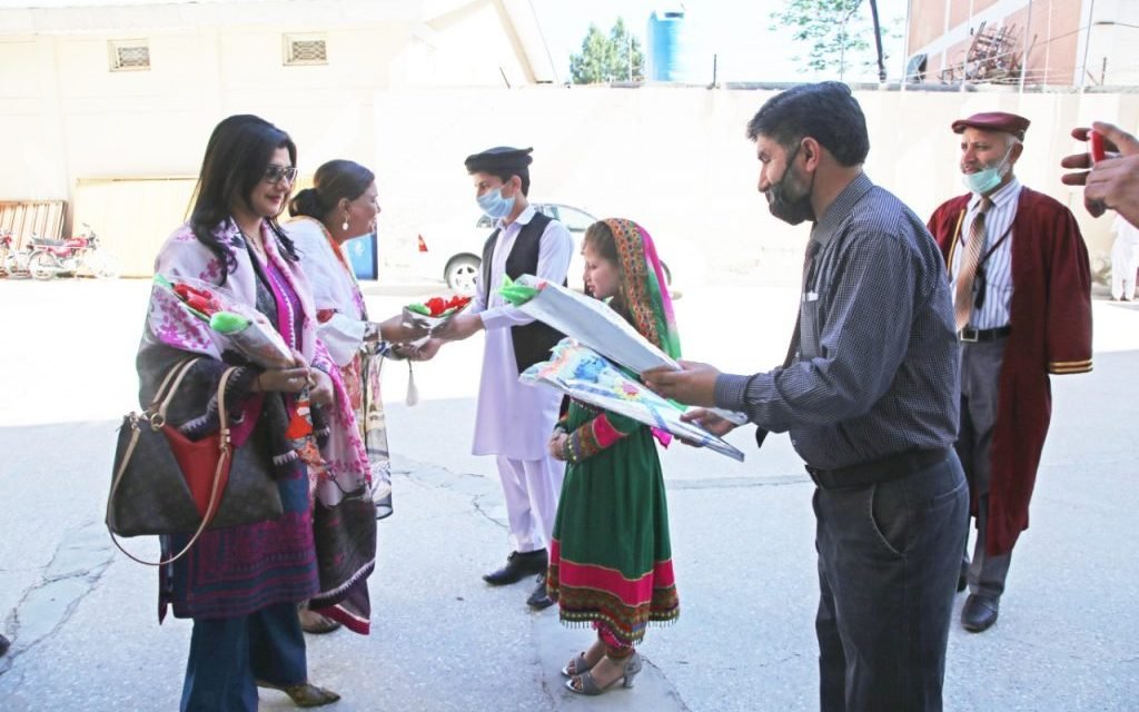 زمونگ کورچیئرپرسن نسرین امان کا یتم بچوں کا ادارہ خپل کور فاونڈیشن سوات کا دورہ