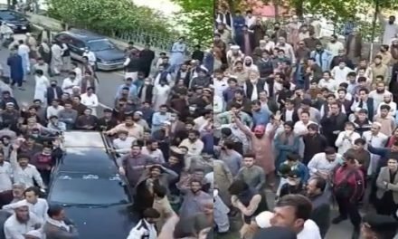 سوات میں  ٹی ایم اے ٹیکس کے خلاف ٹیکسی ڈرائیورز سراپا احتجاج