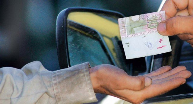 سوات پولیس نے موٹر سائیکل پر ون ویلنگ اور بھکاریوں کیخلاف خصوصی مہم شروع کردی