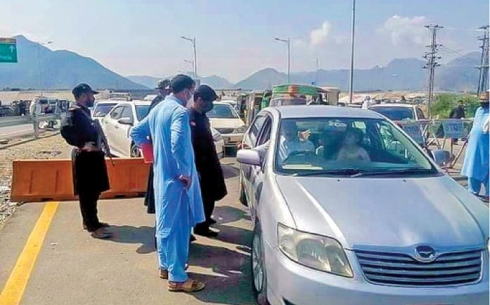مالاکنڈ ٹاپ پر سوات اور دیر سے واپس ہونے والے سیاحوں کا رش