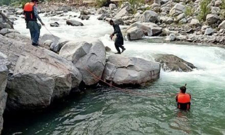 سوات،بحرین میں سکول سے واپسی پر کمسن بہن بھائی درال خوڑ میں گر کر جاں بحق