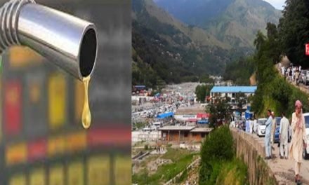 سوات میں سیاحتی سیزن شروع ہوتے ہی پٹرول نایاب،سیاح رل گئے