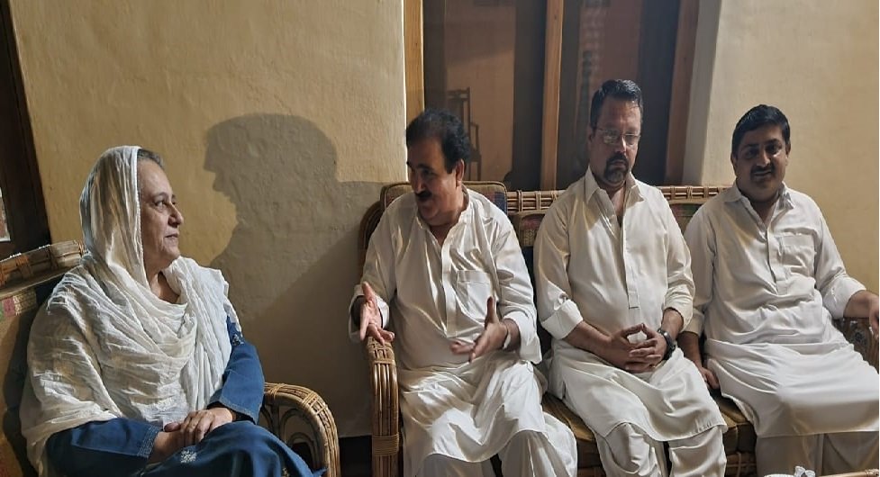 سابقہ ایم این اے مسرت احمد زیب کا عوامی نیشنل پارٹی میں شمولیت کا فیصلہ