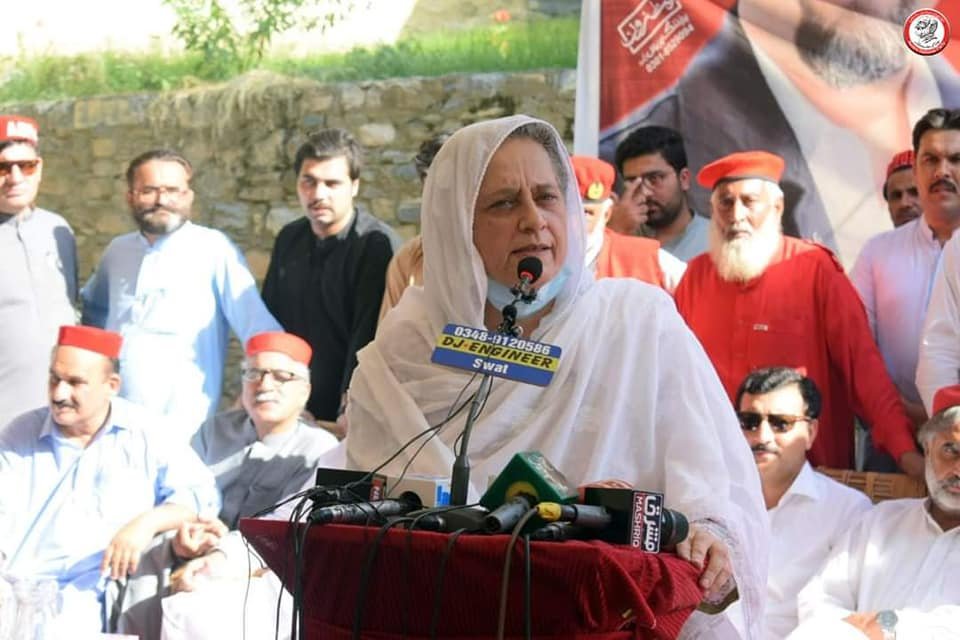 سابق ایم این اے اور والیِ سوات کی بہو مسرت احمد زیب  اے این پی میں شامل