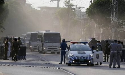 پاکستان نیوزی لینڈ ٹیموں کے قافلے میں پولیس افسر کی گاڑی داخل ہونے پر کھلبلی مچ گئی