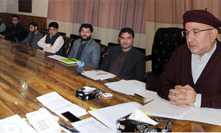 موسم سرما میں برف باری اور بارشوں کے دوران  شاہراہوں اور سڑکوں کو کھلا رکھنے کے لئے وسائل و مسائل کا جائزہ