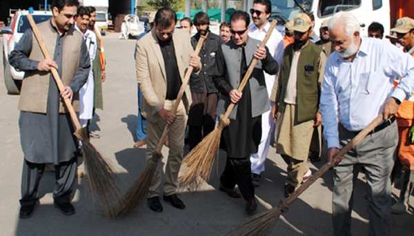 سوات کے سیاحتی علاقوں میں جمع شدہ فضلہ کو ٹھکانے لگانے کے لئے خصوصی مہم کاافتتاح