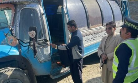 سوات،خستہ حال پبلک ٹرانسپورٹ کے خلاف آپریشن،سکول بس سرکاری تحویل میں لے لیا گیا