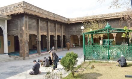 122سال قبل تعمیر ہونے والاتیمر گرہ بابا جی مسجد قدیم فن تعمیر کا شا ہکار