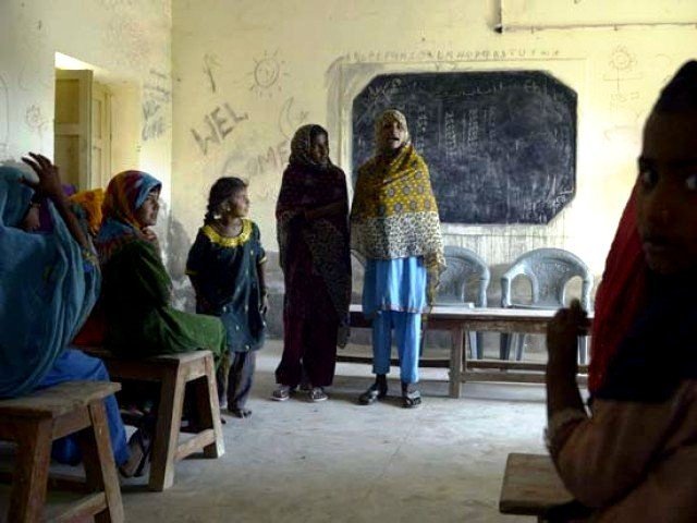 پاکستان میں ہر3میں سے ایک اسکول بیت الخلااور پانی  سے محروم،رپورٹ