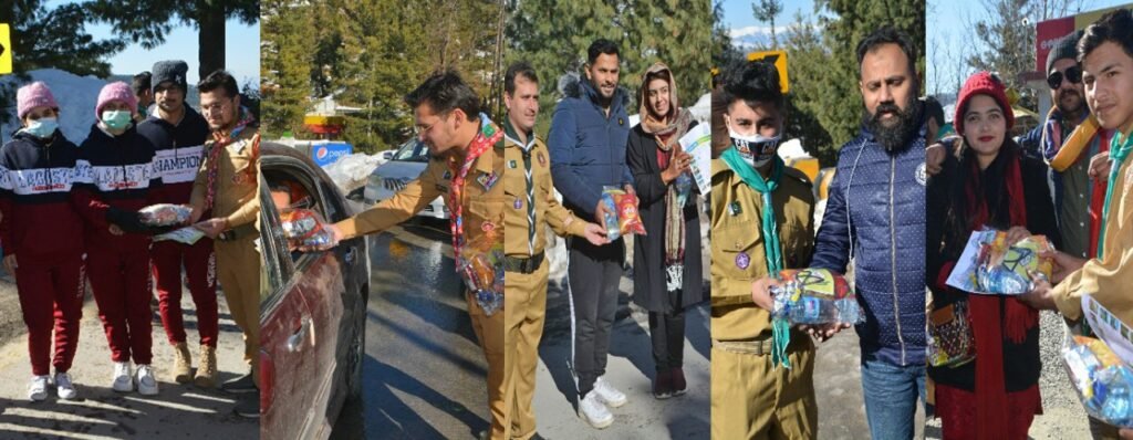ملک بھر سےبرف پوش وادی مالم جبہ آئے ہوئے سیاحوں میں گفٹ پیک تقسیم